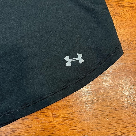 Under Armour Women’s tank top black athletic no size tag measures like medium - Picture 6 of 8
